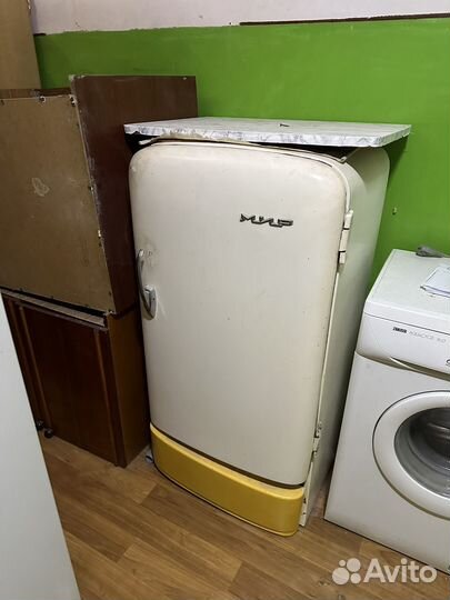 Старый холодильник