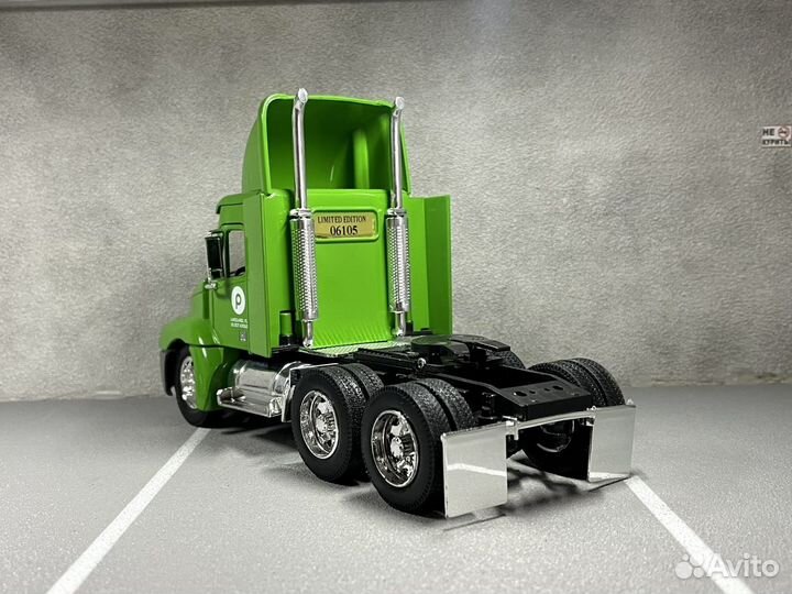 Коллекционная модель Freightliner 1:32 NewRay