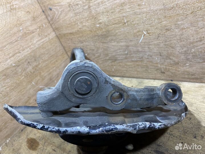 Поворотный кулак передний левый Mercedes W211 X132