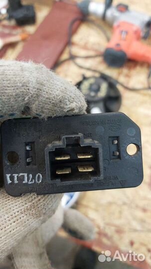 Реостат отопителя печки Киа Спектра Рио2