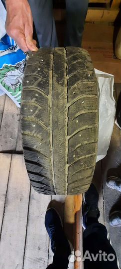 Bridgestone Ice Cruiser 7000S 215/65 R16