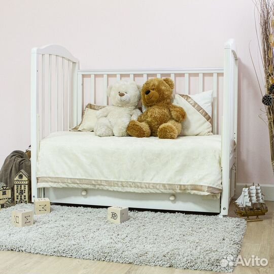Детская кроватка с продольным маятником