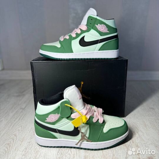 Кроссовки Nike Air Jordan 1 Mid