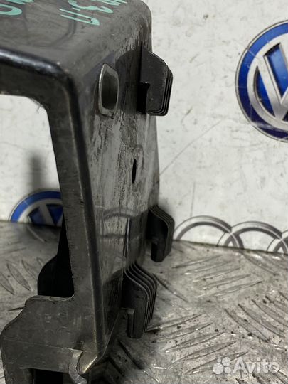 Кронштейн бампера задний правый Audi A8 D2