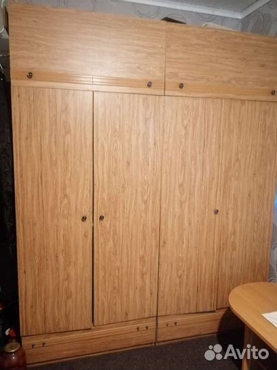 Шкаф