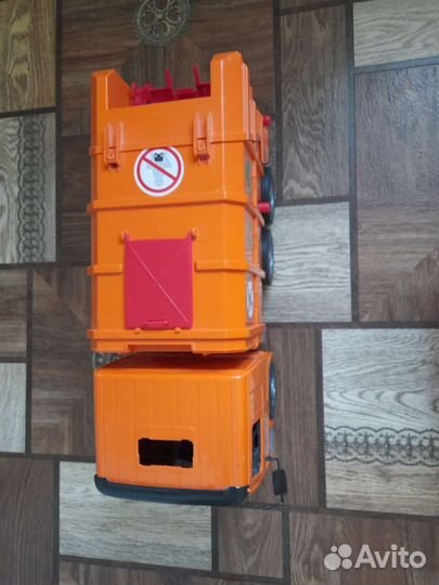 Мусоровоз bruder