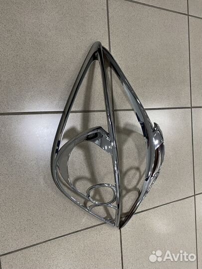 Накладка хром на задние фонари Nissan Tiida хетчбе