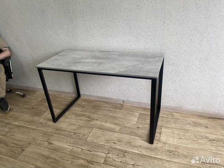 Стол в стиле лофт