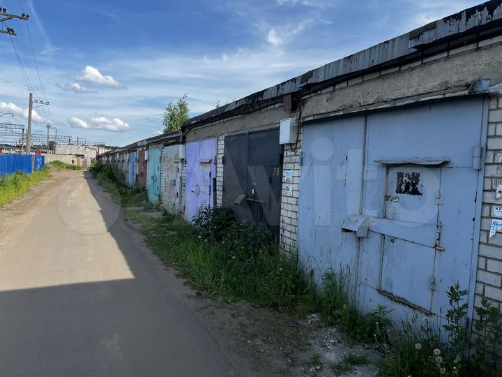 Гараж, > 30 м²