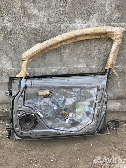 Дверь передняя правая nissan tiida с11 с 04-г.в