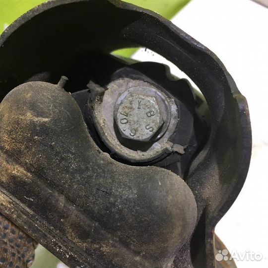 Кронштейн двигателя правый Рено Клио 2 Симбол