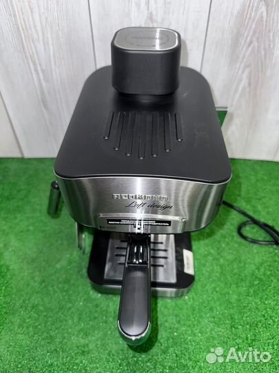 Кофеварка рожковая Redmond RCM-M1523