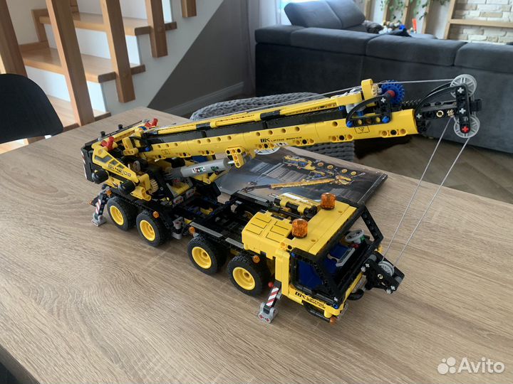 Подъемный кран Lego technic 42108