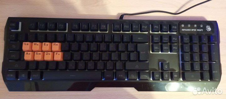 Игровая клавиатура с подсветкой