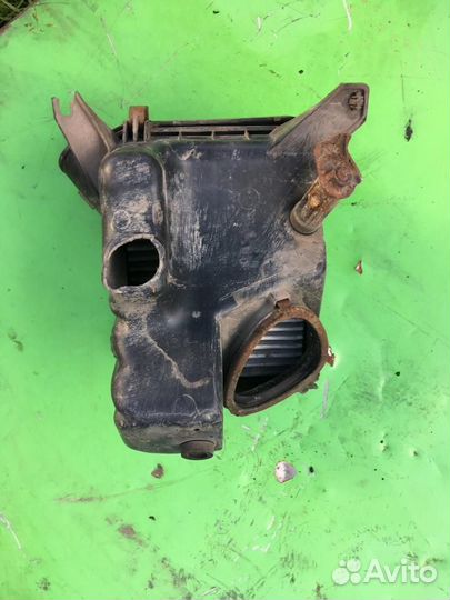 Корпус воздушного фильтра Тойота Королла Е100