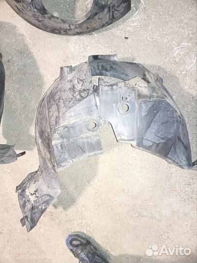 Подкрылок передний на