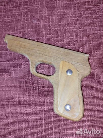 Детский деревянный пистолет