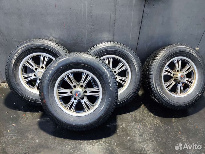 Комплект зимних шипованных колес