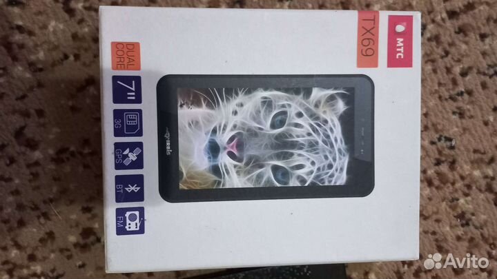 Планшет и повербанк