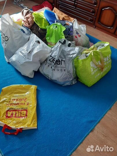 Пакет одежды для ребёнка и женщин