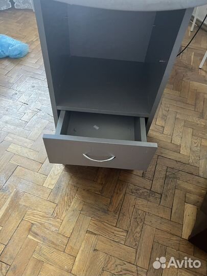 Маникюрный стол