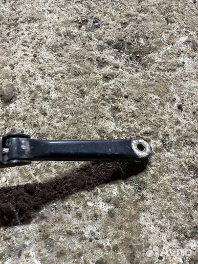 Поводок дворников левый Ford Focus 1