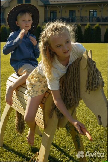 Лошадка деревянная