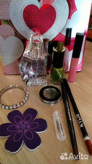 Набор косметики одним лотом.Плюс шарфик в подарок
