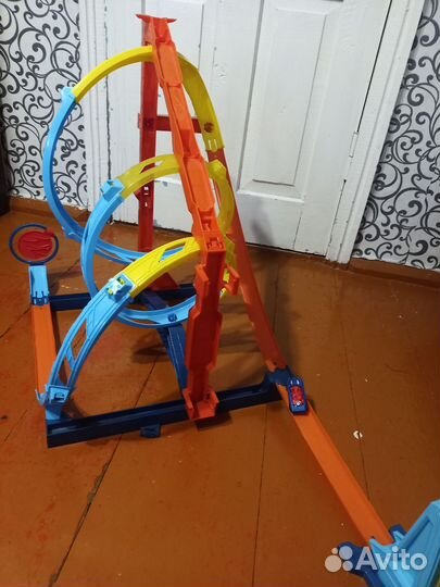 Набор Hot Wheels Бесконечная Спираль