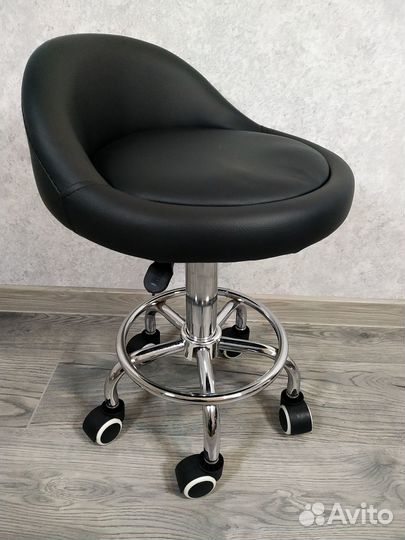 Стул мастера с низкой спинкой