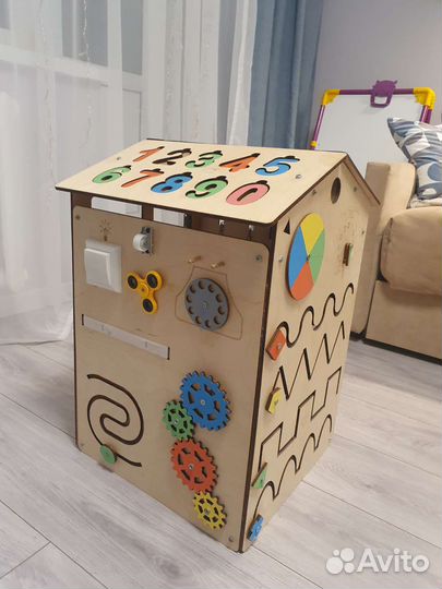 Бизиборд домик