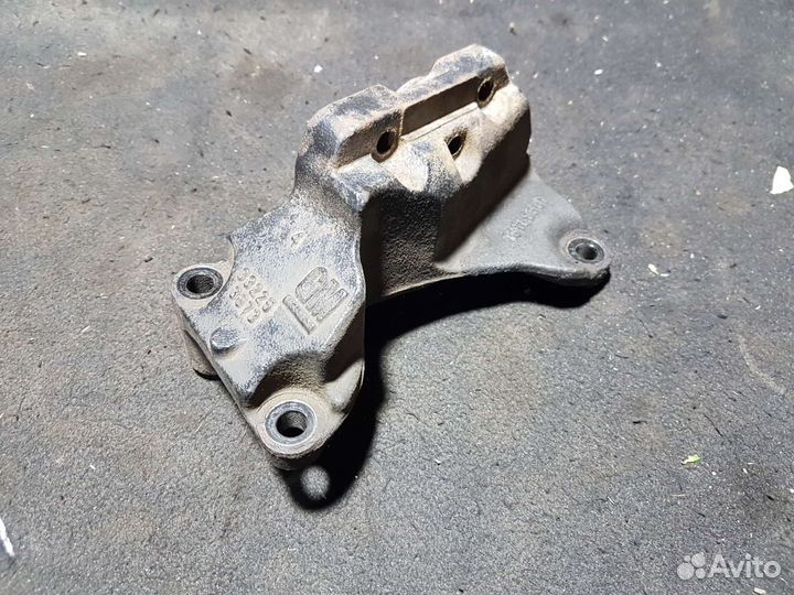 Опора двигателя правая Opel Astra H 1.6 1.8