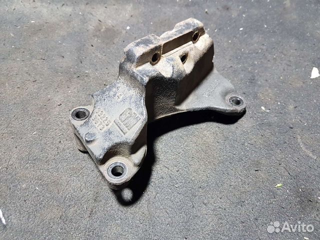 Опора двигателя правая Opel Astra H 1.6 1.8