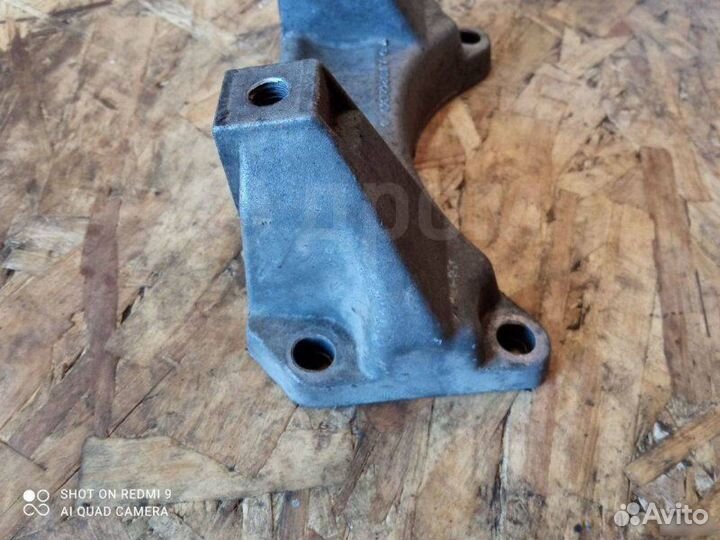 Кронштейн кпп Mercedes S W140