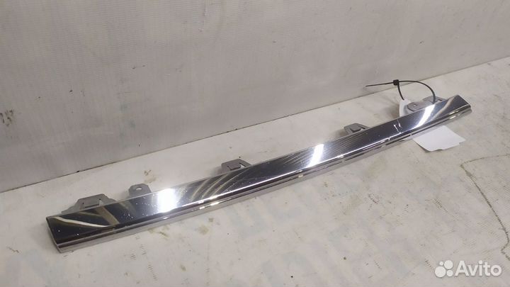 Молдинг решетки радиатора правый Volkswagen