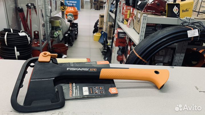 Универсальный топор fiskars X7