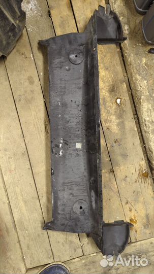 Подкрылок Volvo S60