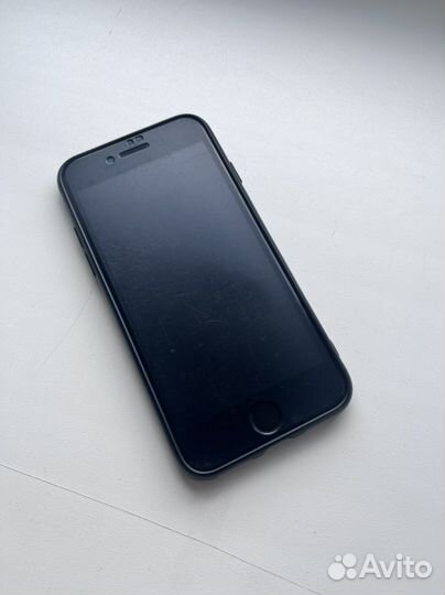 Телефон iPhone 7