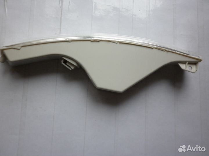 Указатель поворота белый прав.на Volkswagen Passat