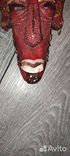 Маска из дерева
