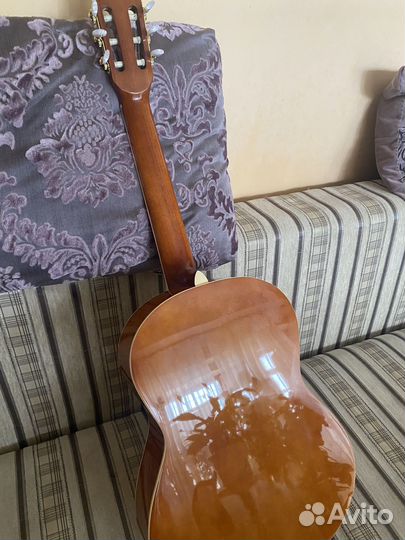 Классическая акустическая гитара