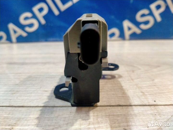 Замок капота Mercedes-Benz 212.054 E 300 212