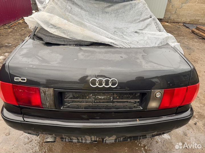 Крышка багажника audi 80d4
