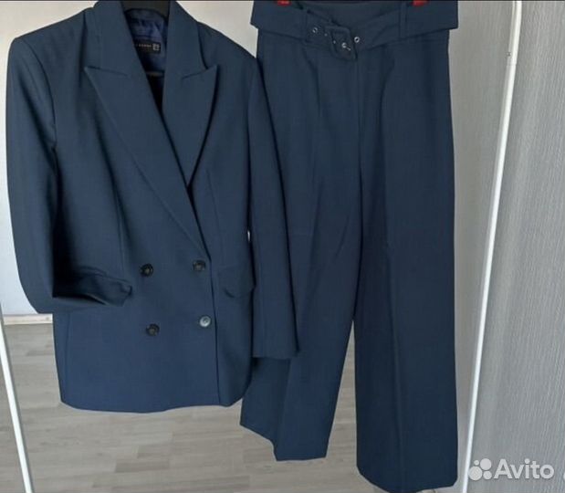 Костюм классический женский брючный 44р с кюлотами