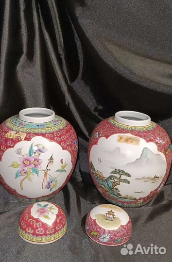 Парные коллекционные вазы 