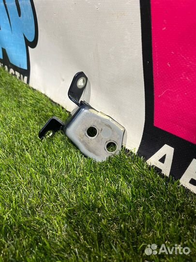 Петля двери передней левой Fiat 124 2018