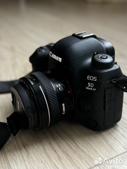 Зеркальный фотоаппарат canon 5D mark IV