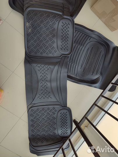 Автомобильные коврики резиновые универсальные