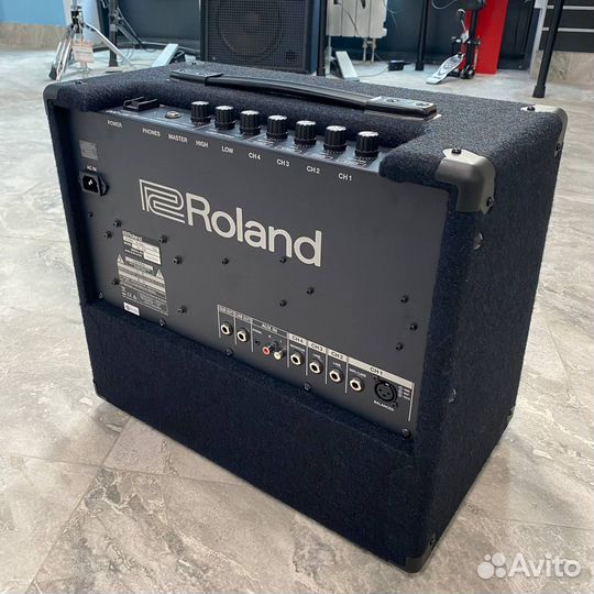 Комбоусилитель Roland KC-200