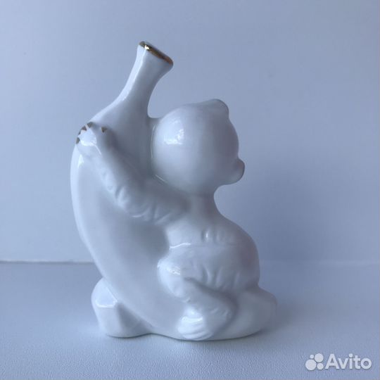 Фарфоровые статуэтка обезьянки